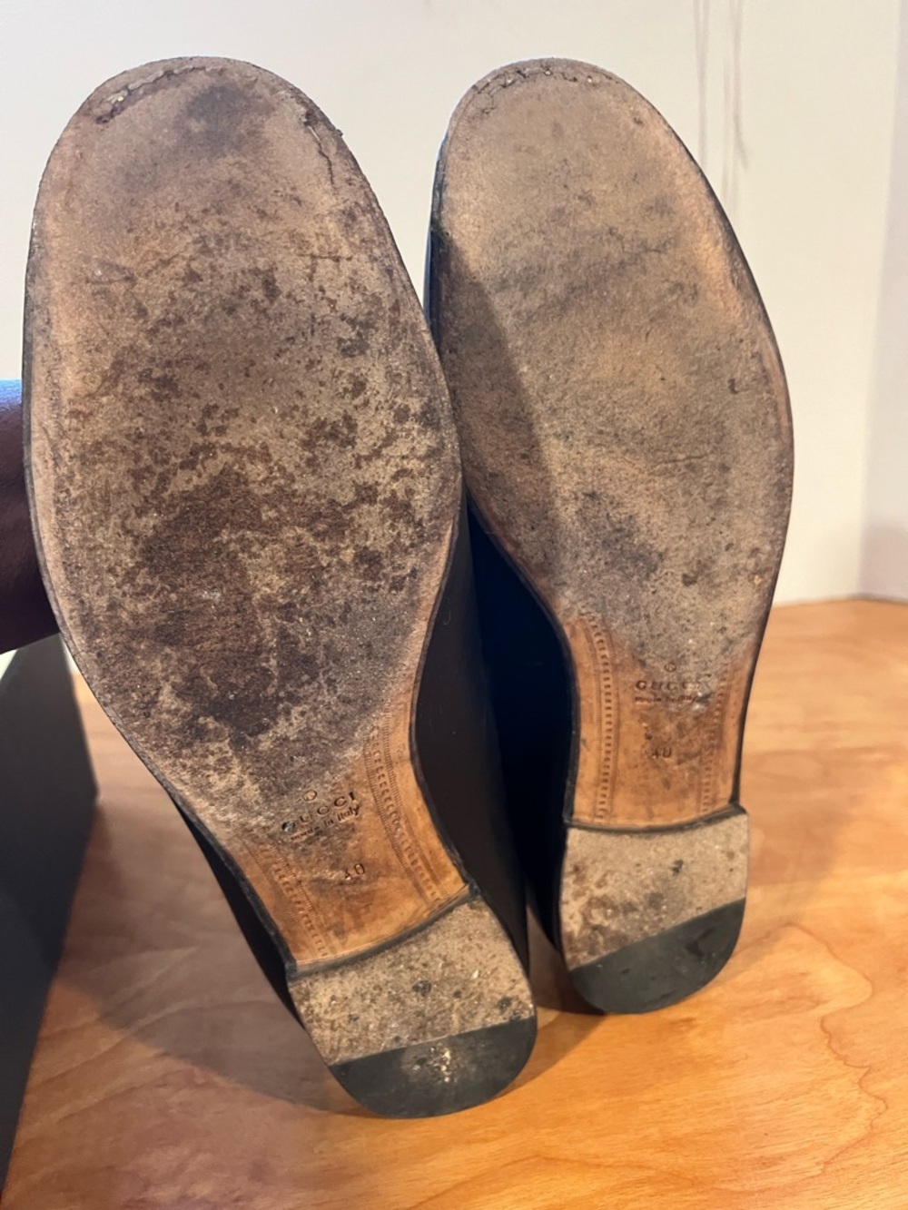 GUCCI Black Leather Women’s Slip-On Loafers with Gold Horsebit - Picture 3 of 5